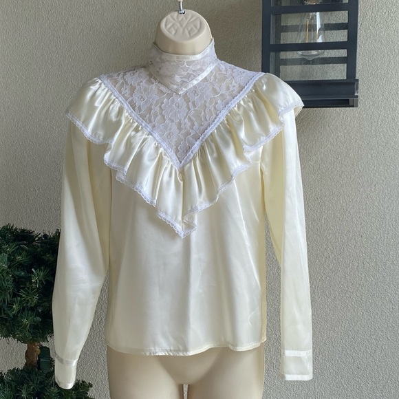 Gunne Sax Vintage lace  Blouse button up in back - Picture 1 of 5